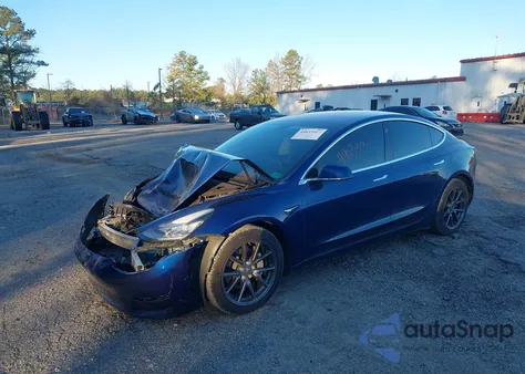 2019 Tesla Model 3 Long Range/Mid Range/Standard Range/Standard Range Plus z USA, uszkodzony, nr VIN 5YJ3E1EA5KF299432